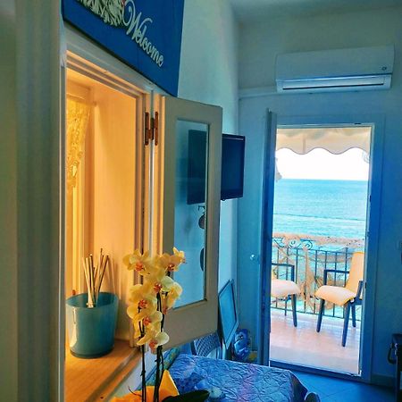 Casa Adriana Fronte Mare Apartment โมโนโปลี ภายนอก รูปภาพ