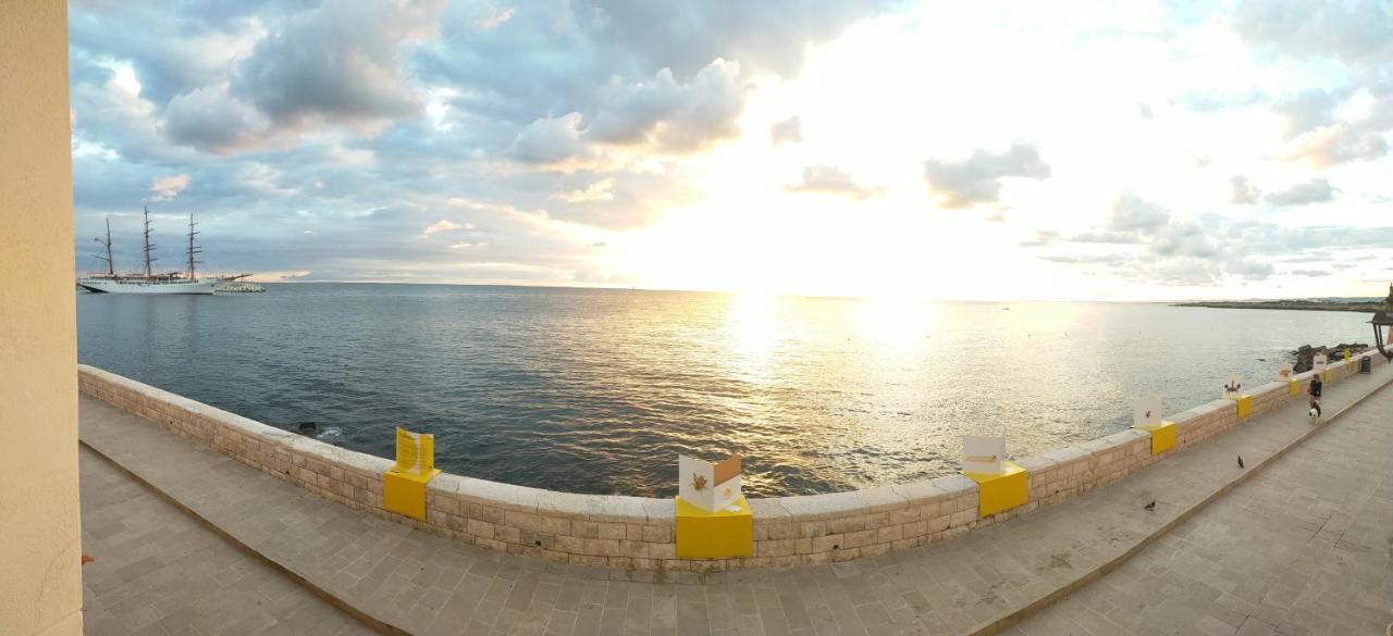 Casa Adriana Fronte Mare Apartment โมโนโปลี ภายนอก รูปภาพ