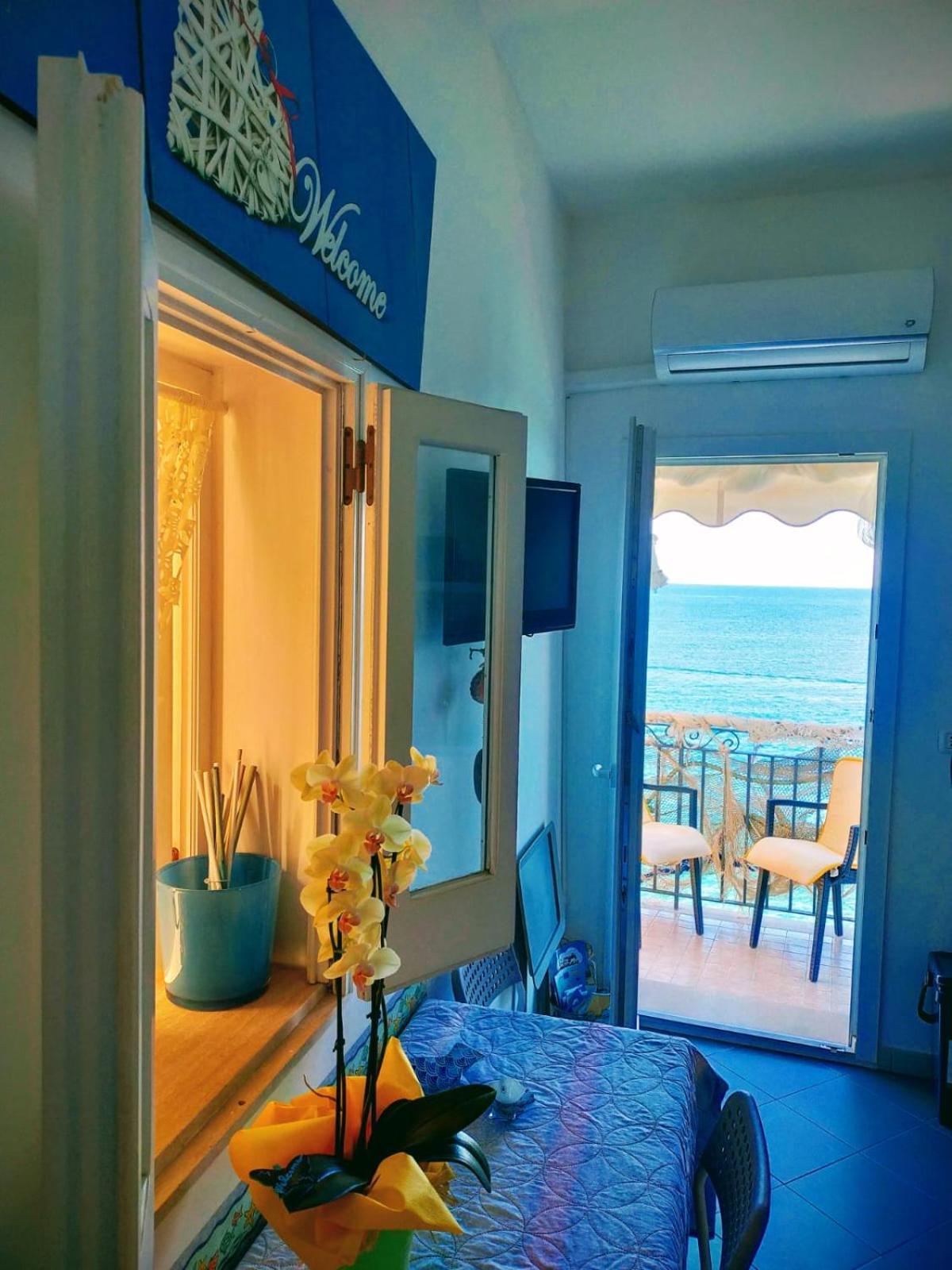Casa Adriana Fronte Mare Apartment โมโนโปลี ภายนอก รูปภาพ