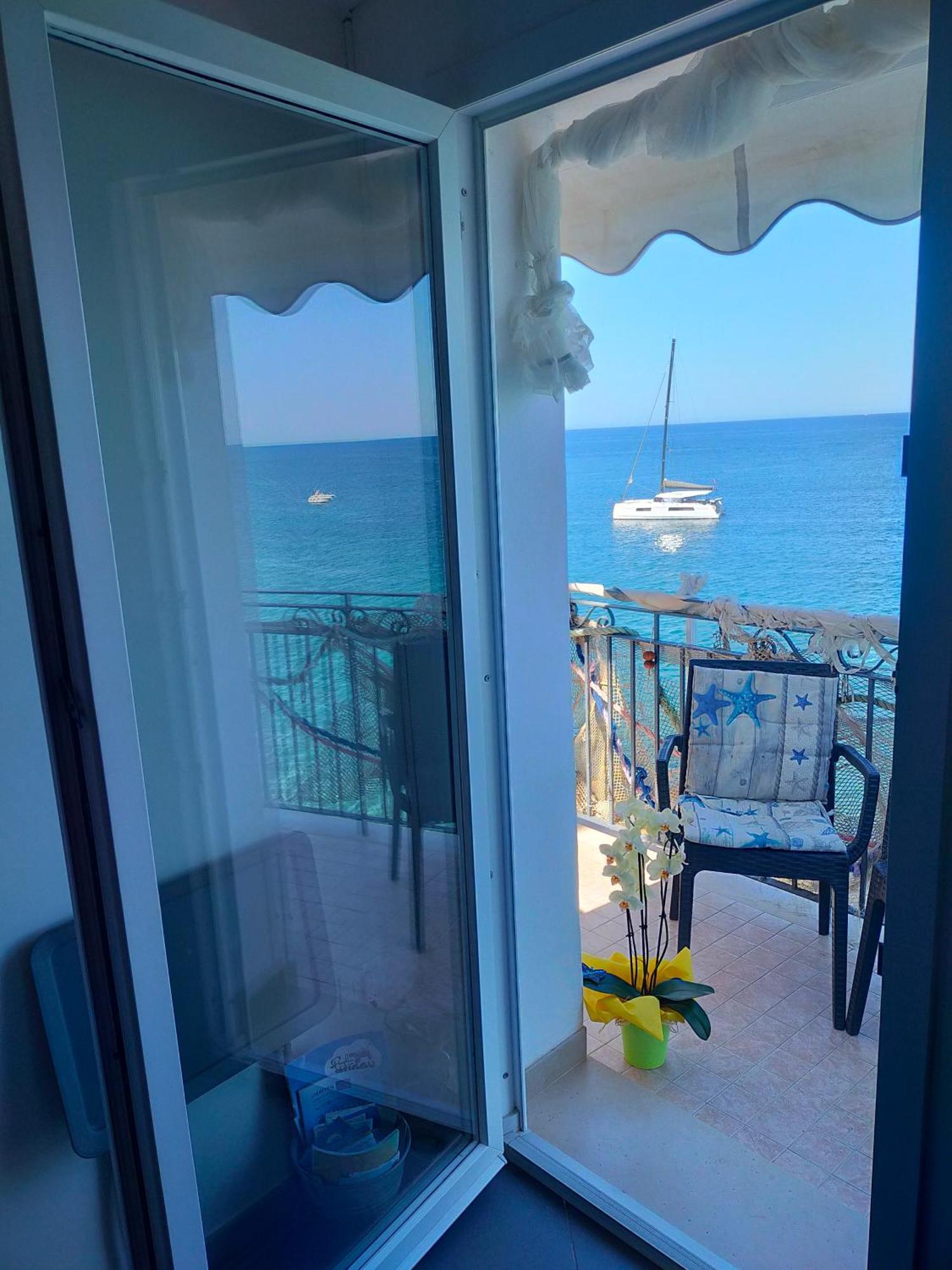 Casa Adriana Fronte Mare Apartment โมโนโปลี ภายนอก รูปภาพ