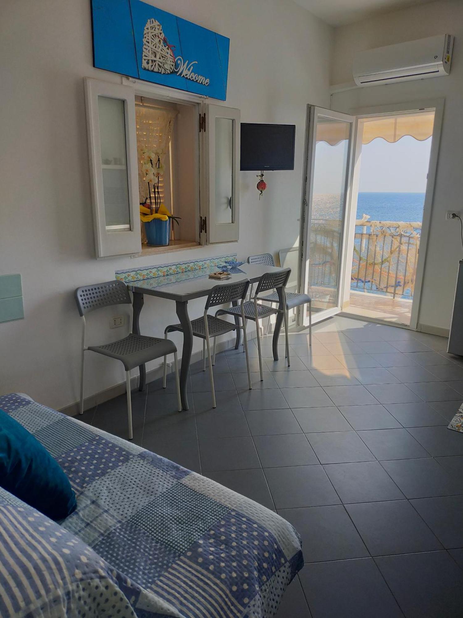 Casa Adriana Fronte Mare Apartment โมโนโปลี ภายนอก รูปภาพ