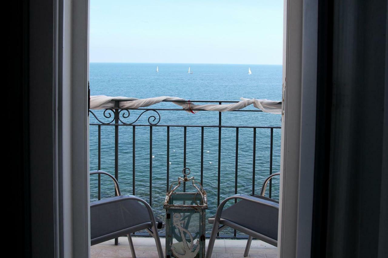 Casa Adriana Fronte Mare Apartment โมโนโปลี ภายนอก รูปภาพ
